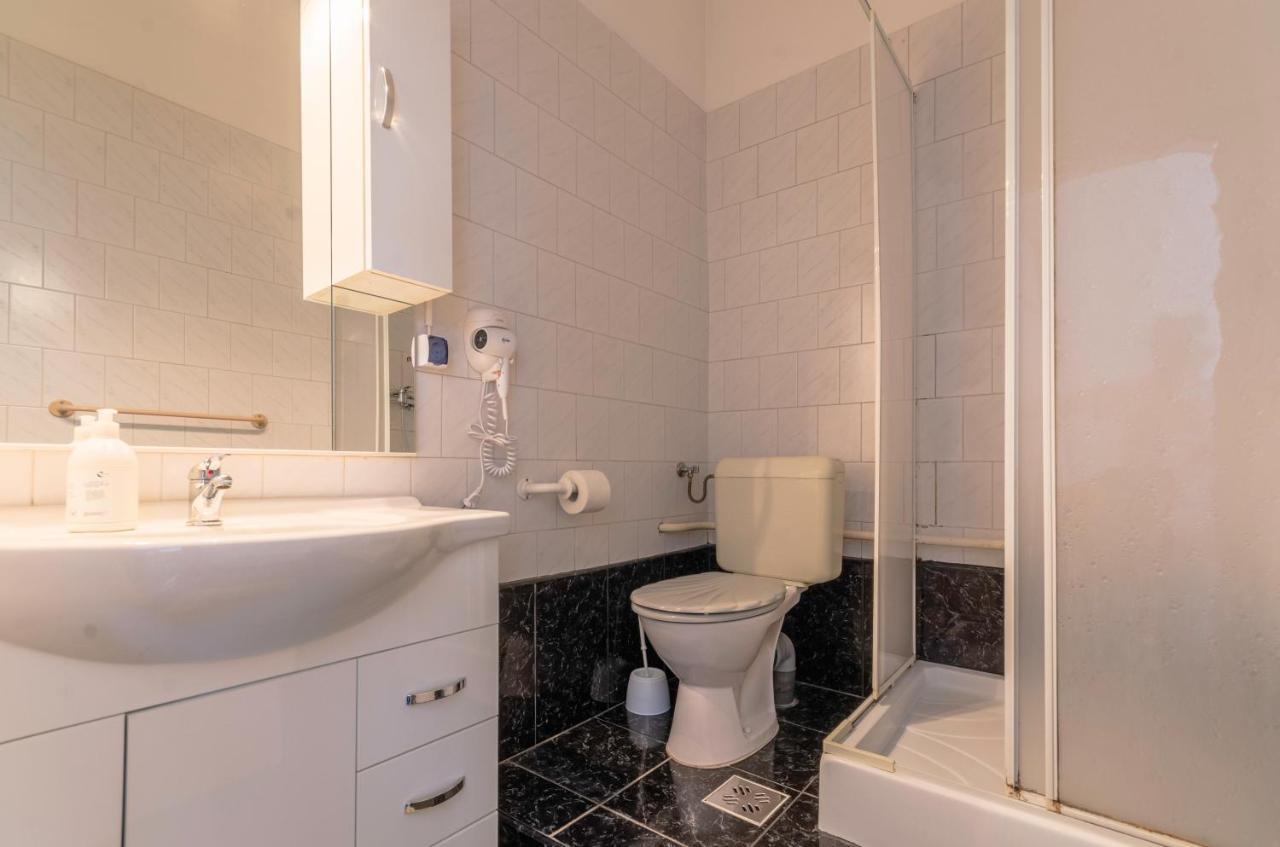 Eitans Guesthouse بودابست المظهر الخارجي الصورة