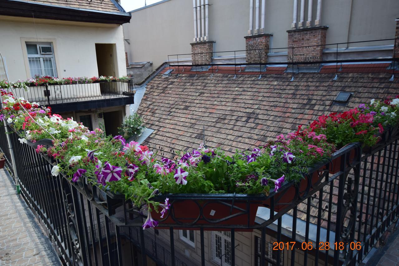 Eitans Guesthouse بودابست المظهر الخارجي الصورة