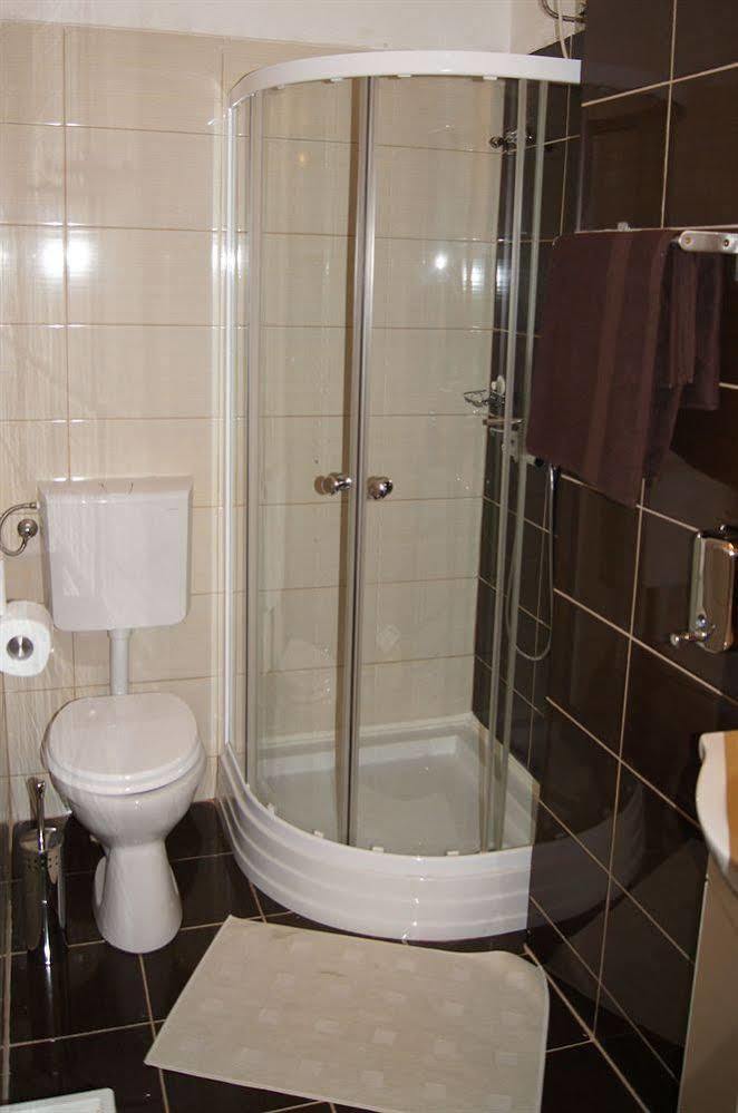 Eitans Guesthouse بودابست المظهر الخارجي الصورة